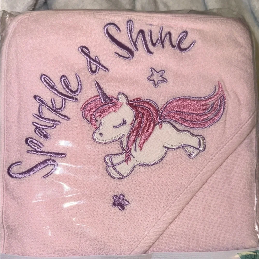 The Peanutshell Pink Unicorn Hooded Towel Set - Picture 7 of 10